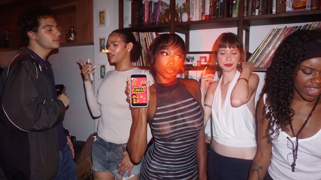 Friends with the Giddy screen in the living room
